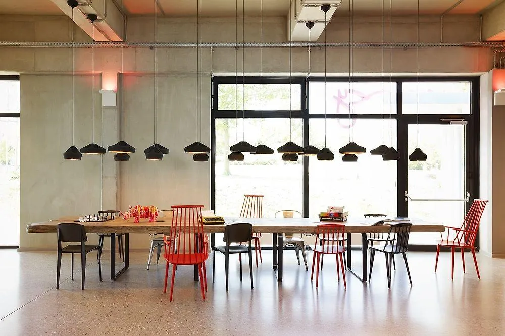Moxy Frankfurt Eschborn Hotel 4*,