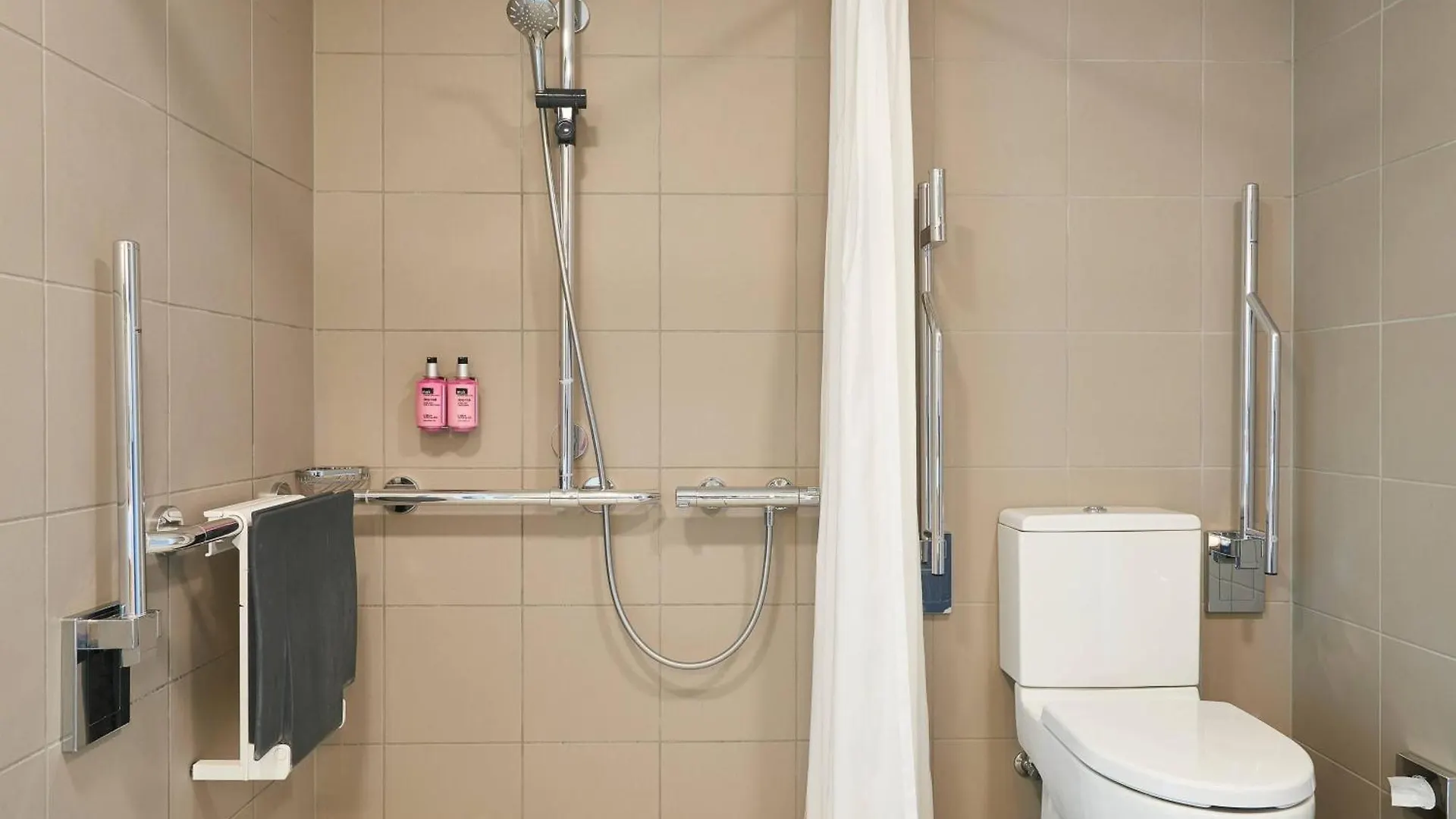 Moxy Frankfurt Eschborn Hotel